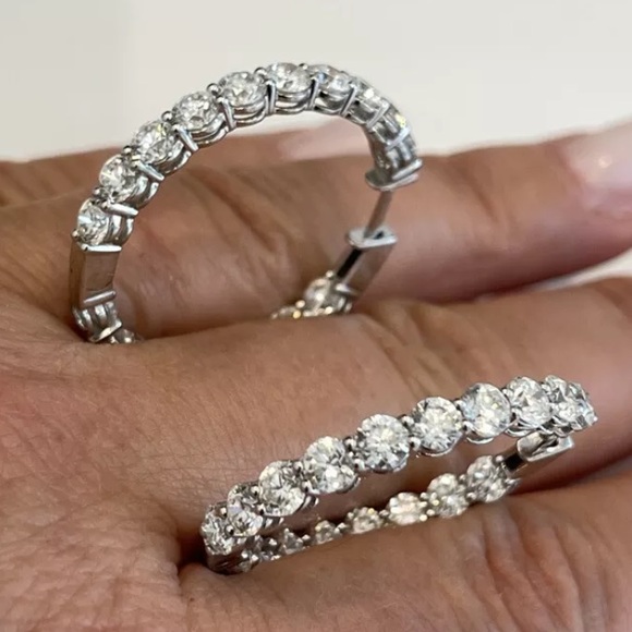 ROUND BRILLIANT DIAMOND 18KT WHITE GOLD EARRINGS - Picture 9 of 17